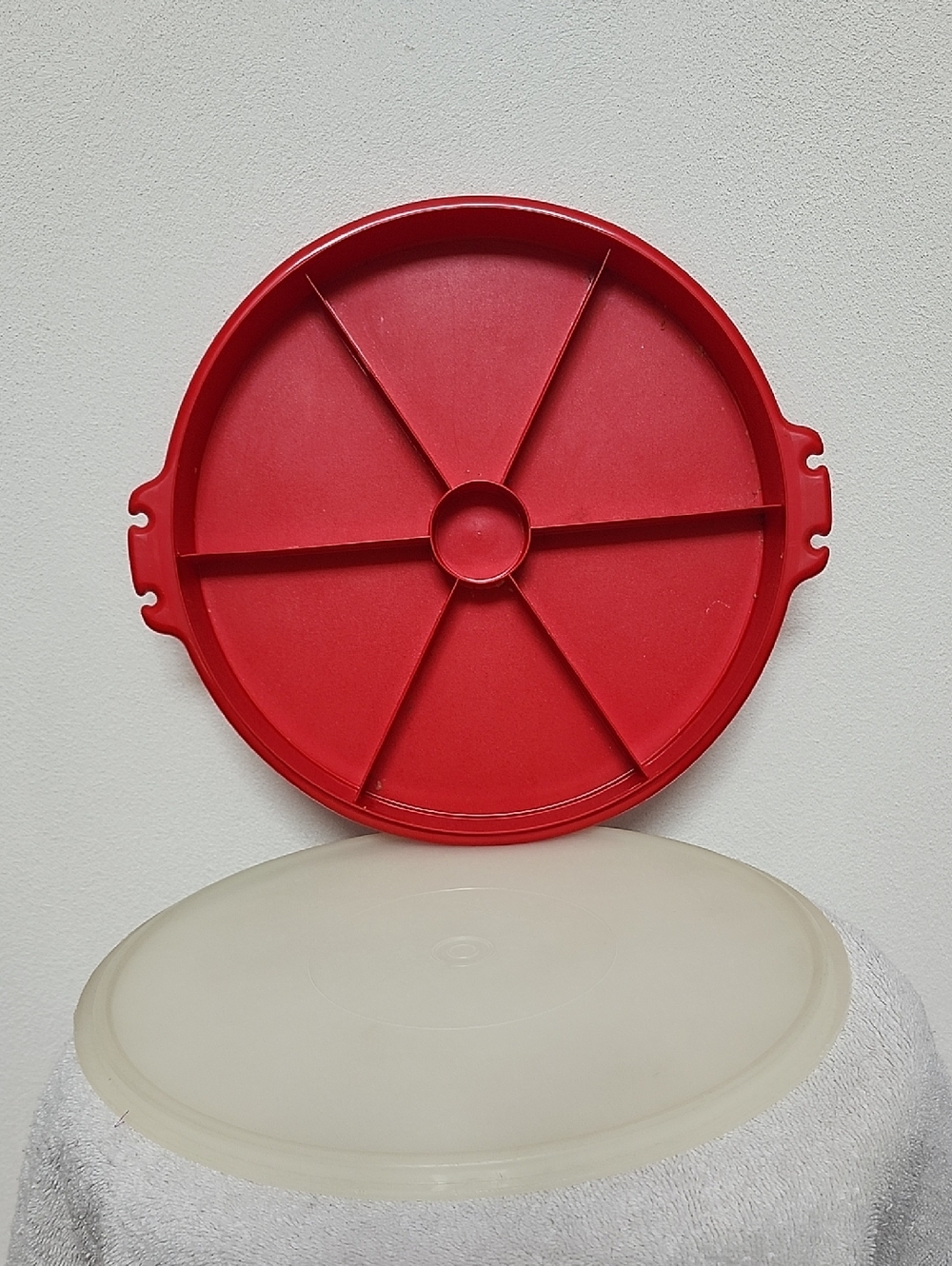 Tupperware White Party Susan Divided Serving Tray With Lid Hosting Veggie Fruit